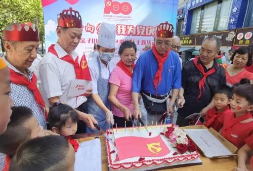 重庆市人大代表、铜梁区委书记谭庆：铜梁以高度政治责任感推进“一号工程” 打造成渝中部产业新高地